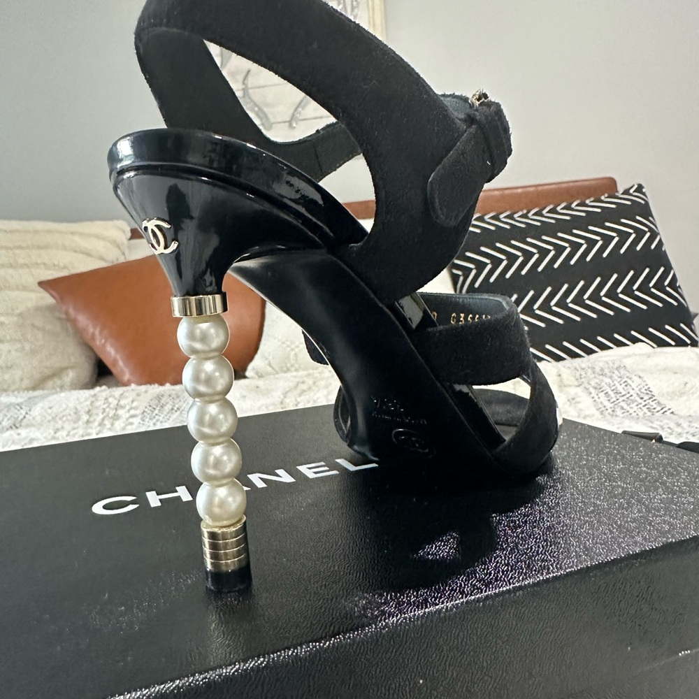 Authentic Discontinued & Rare Chanel Buckle Suede Upper Heels size 36.5 - Picture 8 of 8